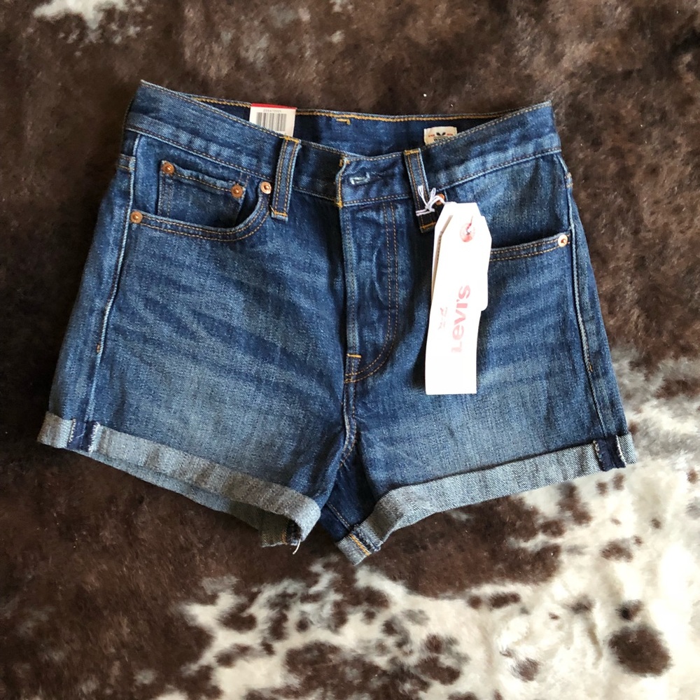 NWT Levi’s Wedgie Cut Roll Up Shorts (Button Fly)
